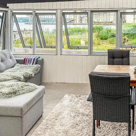 2 Bedroom In Dom wakacyjny *
